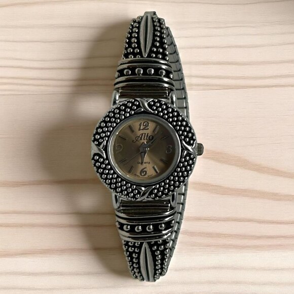Alto Watch Women 25mm Silver Tone Round Ornate Quartz Stretch Band New Battery - Picture 1 of 15